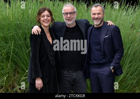 Vanessa Scalera, Luca Miniero und Massimiliano Gallo beim Photocall zum Rai TV-Film 'Napoli milionaria' bei RAI - Radiotelevisione Italiana. Rom, 13.12.2023 Stockfoto