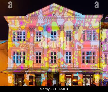 Ungarn, Gyor City, fantastischer weihnachtsmarkt in Westungarn. Der Adventmarkt der Stadt Gyor ist auch in Österreich und der Slowakei berühmt. Schöne helle Pai Stockfoto