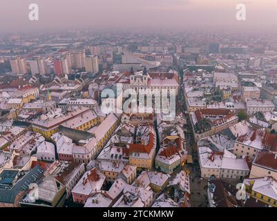 Ungarn, Gyor City, fantastischer weihnachtsmarkt in Westungarn. Der Adventmarkt der Stadt Gyor ist auch in Österreich und der Slowakei berühmt. Schöne helle Pai Stockfoto