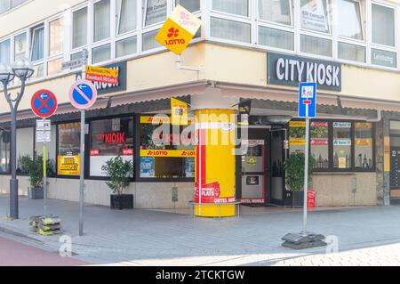 Hanau, Deutschland - 25. Juni 2023: Deutscher Lottokiosk. Stockfoto