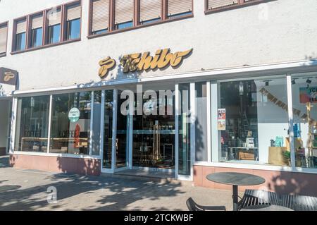 Hanau, Deutschland - 25. Juni 2023: Tchibo-Geschäft in Deutschland. Stockfoto