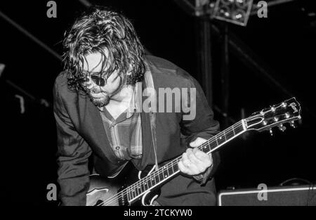 MARK LINKOUS, SPARKLEHORSE, 1999: Mark Linkous (1962–2010) von Sparklehorse beim Reading Festival, England, Großbritannien am 29. August 1999. Sparklehorse tourte mit ihrem 1998 veröffentlichten 2. Album Good Morning Spider. Dies war Teil von Marks Rückkehr zum Live-Auftritt, nachdem er nach seinem Herzinfarkt 1996 Zeit im Rollstuhl verbracht hatte. Foto: Rob Watkins Stockfoto