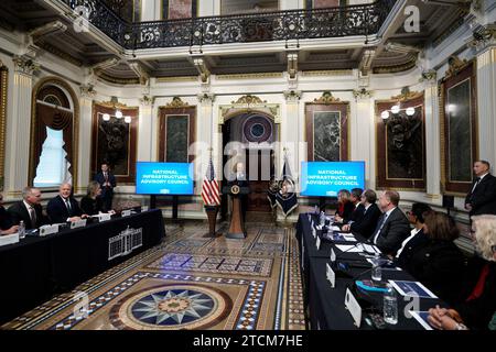 Washington, Usa. Dezember 2023. US-Präsident Joe Biden hielt am 13. Dezember 2023 auf der Tagung des National Infrastructure Advisory Council im Weißen Haus in Washington eine Rede. Foto: Yuri Gripas/ABACAPRESS.COM Credit: Abaca Press/Alamy Live News Stockfoto