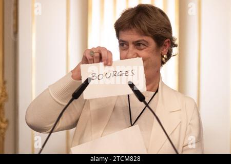 Paris, Frankreich. Dezember 2023. Jury-Vorsitzende Rossella Tarantino erklärte Bourges am 13. Dezember 2023 im kulturministerium in Paris zur Kulturhauptstadt Europas 2028. Foto: Raphael Lafargue/ABACAPRESS.COM Credit: Abaca Press/Alamy Live News Stockfoto