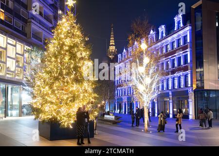 St Giles Square, Centre Point ist ein bedeutender Stadtplatz und Renovierungsarbeiten im Zentrum von London Stockfoto