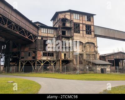 Ruinen eines alten Metallwerks in Ostrava - Region Dolni Vitkovice in Tschechien Stockfoto