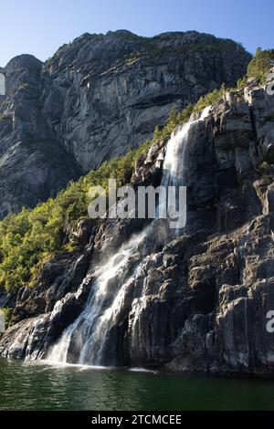 Cascada Hengjane en el fiordo de la Luz o Lysefjord, Stavanger, Noruega Stockfoto