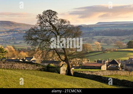 Das Dorf Askrigg in Wensleydale, Yorkshire Dales National Park, Großbritannien Stockfoto