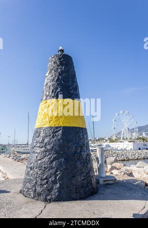 Leuchtturm Faro de Levante (Leuchtturm Levante) in Benalmadena Puerto Marina, Costa Del Sol, Andalusien, Spanien Stockfoto