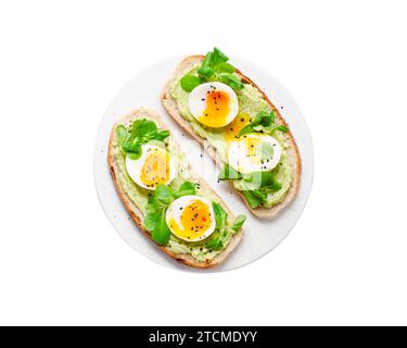Avocadotoasts, gesunder Snack oder Frühstück auf weißem Hintergrund isoliert Stockfoto