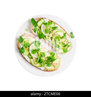 Avocadotoasts, gesunder Snack oder Frühstück auf weißem Hintergrund isoliert Stockfoto