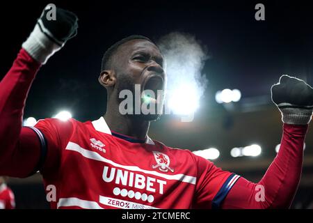 Emmanuel Latte Lath von Middlesbrough feiert das erste Tor ihrer Mannschaft während des Spiels der Sky Bet Championship im Riverside Stadium. Middlesbrough. Bilddatum: Mittwoch, 13. Dezember 2023. Stockfoto