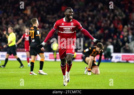 Emmanuel Latte Lath von Middlesbrough feiert das erste Tor ihrer Mannschaft während des Spiels der Sky Bet Championship im Riverside Stadium. Middlesbrough. Bilddatum: Mittwoch, 13. Dezember 2023. Stockfoto