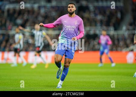 Newcastle, Großbritannien. Dezember 2023. Mailänder Mittelfeldspieler Ruben Loftus-cheek (8) im Einsatz während des Spiels Newcastle United FC gegen AC Milan UEFA Champions League Gruppe F im St.James' Park, Newcastle, Vereinigtes Königreich am 13. Dezember 2023 Credit: Every Second Media/Alamy Live News Stockfoto