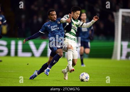 GLASGOW - (l-r) Quinten Timber of Feyenoord, Tomoki Iwata of Celtic während des Gruppenspiels der UEFA Champions League zwischen Celtic FC und Feyenoord im Celtic Park am 13. Dezember 2023 in Glasgow, Schottland. ANP OLAF KRAAK Credit: ANP/Alamy Live News Stockfoto