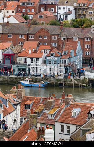 Blick über den Hafen, Whitby, North Yorkshire, England Stockfoto