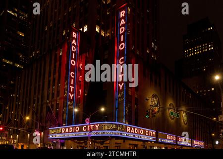 Die Radio City Music Hall befindet sich im Manhattan Viertel von New York City und in der Nähe des Rockefeller Center. Stockfoto