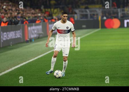 Dortmund, Deutschland, 13. Dezember 2023. Achraf Hakimi Gruppenfußballspiel der UEFA Champions League zwischen Borussia Dortmund und Paris Saint-Germain in Dortmund. Dezember 2023. *** Lokaler Titel *** Credit: MAXPPP/Alamy Live News Stockfoto