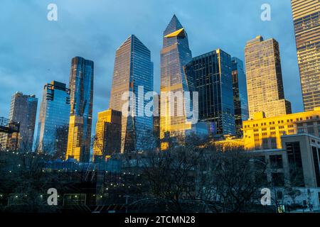 Gebäude in und in der Nähe der Hudson Yards Development in New York am Montag, 11. Dezember 2023. (© Richard B. Levine) Stockfoto