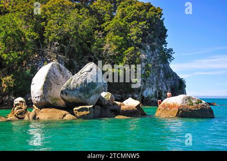 Split Apple Rock, Abel Tasman National Park, Tasman, Südinsel, Neuseeland Stockfoto