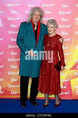 Anita Dobson und Brian May besuchen das ITV Palooza! 2021 in der Royal Festival Hall in London. (Foto: Fred Duval / SOPA Images/SIPA USA) Stockfoto