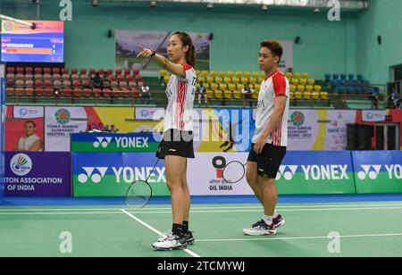 Terry Hee Yong Kai und Jessica Tan Wei Han aus Singapur spielen im Finale des Yonex-Sunrise Guwahati Masters 2023 Super 100 Mix Doppel Badminton Turniers im Sarju Sarai Indoor Sports Complex gegen Mads Vestergaard und Christine Busch (nicht abgebildet) aus Dänemark. Terry Hee Yong Kai und Jessica Tan Wei Han gewannen 21:19,21:11. (Foto: Biplov Bhuyan / SOPA Images/SIPA USA) Stockfoto