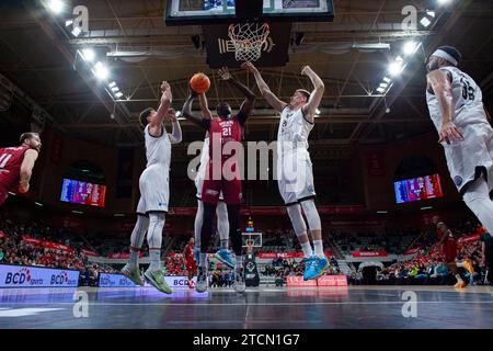 Murcia, Spanien. Dezember 2023. MOUSSA DIAGNE PÍVOT IST SPIELER VON UCAM MURCIA CB, UCAM MURCIA CB gegen BERTRAM Derthona Tortona Basketball Champions League, Gruppe h, Murcia Sports Palace, Region Murcia, 14. Dezember, 2023 Credit: Pascu Méndez/Alamy Live News Stockfoto