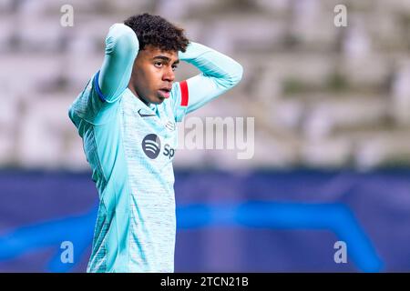 Antwerpen, Belgien. Dezember 2023. ANTWERPEN, BELGIEN - 13. DEZEMBER: Lamine Yamal beim Spiel der UEFA Champions League Gruppe H zwischen Royal Antwerp FC und FC Barcelona im Stadion Bosuil am 13. Dezember 2023 in Antwerpen, Belgien. (Foto von Joris Verwijst/Orange Pictures) Credit: Orange Pics BV/Alamy Live News Stockfoto