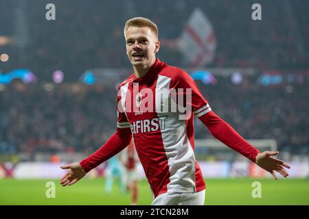 Antwerpen, Belgien. Dezember 2023. Arthur Vermeeren aus Antwerpen feiert am 13. Dezember 2023 im Bosuilstadion in Antwerpen, Belgien, ein Torschuss beim Spiel der UEFA Champions League Gruppe H zwischen Antwerpen und dem FC Barcelona (Foto: Andrew SURMA/ Credit: SIPA USA/Alamy Live News) Stockfoto