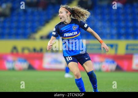 St. Polten, Österreich. 13. Dezember 2023. Melanie Brunnthaler (18 SKN St Polten) im Einsatz während des UEFA Women's Champions League Spiels St Polten gegen Slavia Praha in der NV Arena St Polten (Tom Seiss/ SPP). /Alamy Live News Stockfoto