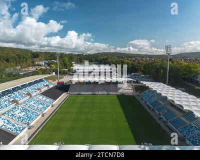 Herbstlicher Panoramablick auf das Ludwigsparkstadion, Heimstadion für 1 Person. FC Saarbrücken. Saarbrücken, Saarland, Deutschland - Oktober 2023 Stockfoto