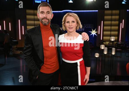 Die Moderatoren Micky Beisenherz und Susan Link als Gastgeber der WDR Talkshow Kölner Treff *** die Moderatoren Micky Beisenherz und Susan Link als Gastgeber der WDR Talkshow Kölner Treff Stockfoto