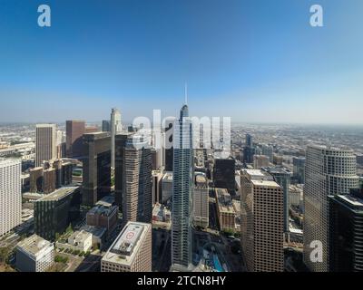 Hier finden Sie Drohnenbilder von Downtown Los angeles und macarthur Park Stockfoto