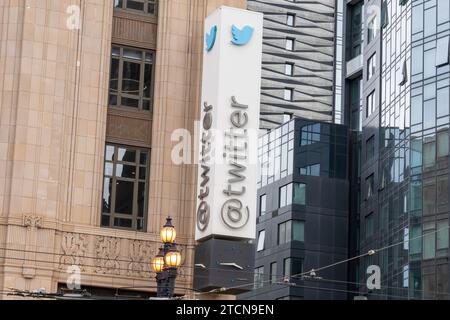 Twitter-Logo am Hauptsitz in San Francisco, CA, USA Stockfoto