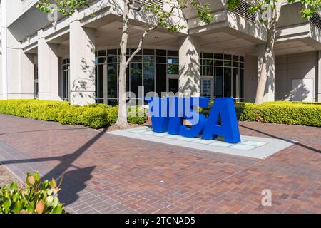 Nahaufnahme des Visa Ground-Schilds in Foster City, Kalifornien, USA Stockfoto