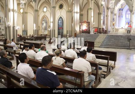 GYE-MISA MENORES ASESINADOS Guayaquil, miÃ rcoles 13 de diciembre 2023 EN la iglesia La Catedral de Guayaquil se realizo un misa para orar por los ninos asesinados la noche de lunes en el Guasmo Sur. Fotos:CÃ sar Munoz/API Guayaquil Guayas Ecuador CLJ-GYE-MISAMENORESASESINADOS-ef7dc4e925c734b97e4ad3d21939364 *** GYE MASSENERMORDETE KINDER GETÖTET Guayaquil, Mittwoch, 13. Dezember, 2023 in der Kathedrale von Guayaquil fand eine Messe statt, um für die ermordeten Kinder am Montagabend in Guasmo Sur zu beten Fotos CÃ sar Munoz API Guayaquil Guayas Ecuador CLJ GYE VERMISSTE KINDER GETÖTET ef7dc4e925c734bb9 Stockfoto