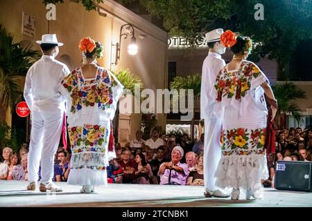 Merida Mexico, Centro Historico Central Historico Central Historico, Parque de Santa Lucia Park, Serenata Yucateca Event Publikum Publikum, Maya Maya Einfluss, Jarana Stockfoto