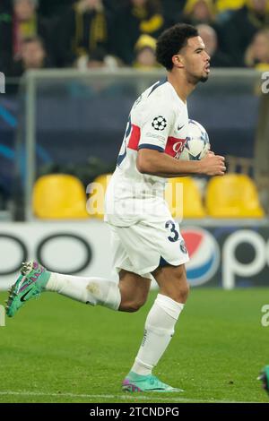 Dortmund, Allemagne. Dezember 2023. Warren Zaire-Emery von PSG feiert sein Tor während des Fußballspiels der Gruppe F zwischen Borussia Dortmund und Paris Saint-Germain am 13. Dezember 2023 im Signal Iduna Park in Dortmund - Foto Jean Catuffe/DPPI Credit: DPPI Media/Alamy Live News Stockfoto