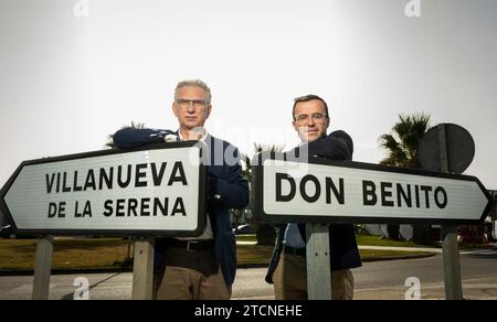 Don Benito (Extremadura), 02.09.2022. Bericht über die Volksbefragung zur Fusion von Don Benito und Villanueva de la Serena. Die Veranstaltung findet am 20. Februar 2022 statt. Auf dem Bild sind die Bürgermeister José Luis Quintana, Bürgermeister von Don Benito, und Miguel Ángel Gallardo. Foto: Ignacio Gil. ARCHDC. Quelle: Album / Archivo ABC / Ignacio Gil Stockfoto