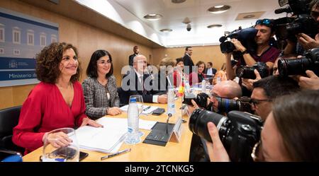 Madrid, 02.07.2020. Der Finanzminister María Jesús Montero und die Ministerin für Territorialpolitik und öffentliche Funktion, Carolina Darias, während der Sitzung des Rates für Finanz- und Finanzpolitik. Foto: Maya Balanya. ARCHDC. Quelle: Album / Archivo ABC / Maya Balanya Stockfoto
