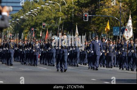 Madrid, 10.12.2022. SS MM König Felipe und Königin Letizia führen die Militärparade zu den Feiertagen am 12. Oktober. Foto: Ignacio Gil. ARCHDC. Quelle: Album / Archivo ABC / Ignacio Gil Stockfoto