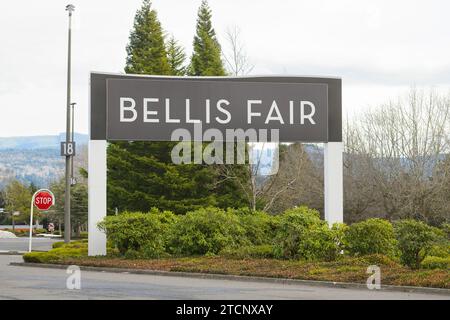 Bellingham, WA, USA - 5. Januar 2023; großes Schild mit Großbuchstaben für die Bellis Fair Mall in Bellingham nahe der kanadischen Grenze Stockfoto