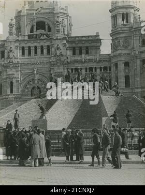 Madrid, 04.01.1939. Spanischer Bürgerkrieg. Mit der Befreiung Madrids begannen die während des Krieges bedeckten Cibeles entdeckt zu werden. Quelle: Album / Archivo ABC / Virgilio Muro Stockfoto