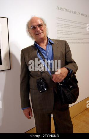 05/19/2003. Madrid. 20.05.03. Filmregisseur und Fotograf Carlos Saura bei der Pressekonferenz für seine Fotoausstellung in der Baracke Conde Duque. Foto: José Luis Álvarez. Quelle: Album / Archivo ABC / José Luis Álvarez Stockfoto