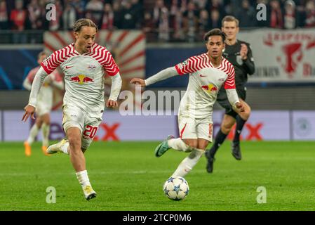 Leipzig, Deutschland 13. Dezember 2023: Champions League 2023/2024 – RB Leipzig gegen Jungen Bern im Bild: v.li. Xavi Simons (Leipzig) und Fabio Carvalho (Leipzig) Stockfoto