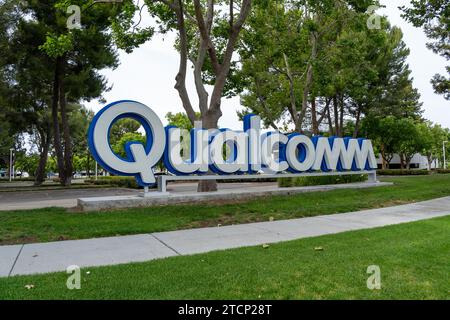 Nahaufnahme des Qualcomm Bodenschilds in ihrem Silicon Valley Büro in Santa Clara, USA Stockfoto