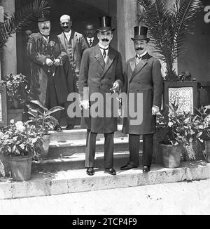 06/30/1914. Der Senatstisch in Santander. Der Marquis von Portago, Mr. Carlos Prast, Mr. Juan Ranero und Mr. Francisco Gil Lozano, Vertreter des Senats, verließen das Hotel, um in den Magdalena Palast zu gehen, um die Gesetze der königlichen Sanktion zu unterwerfen, die kürzlich vom Oberhaus genehmigt wurde. Quelle: Album / Archivo ABC / Ramón Alba Stockfoto