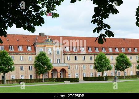 Die Rosenborg-Kaserne der Königlich Dänischen Rettungswache befindet sich in der Nähe des Schlosses Rosenborg in Kopenhagen, Dänemark. Stockfoto