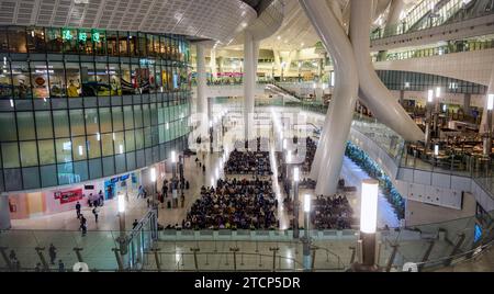 Innenraum des neuen West Kowloon Express-Bahnhofs, der Hongkong mit China mit Hochgeschwindigkeitszügen verbindet, Hongkong, China. Stockfoto