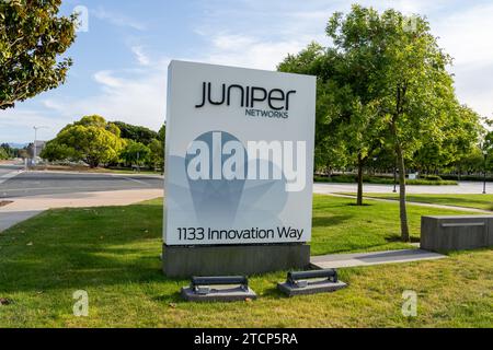 Bodenschild von Juniper Networks am Hauptsitz in Sunnyvale, Kalifornien, USA Stockfoto